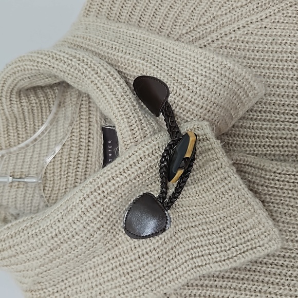 ■2 For $5 Suzy sheir Cardigan  with toggle closure Beige knit  size Medium - Picture 6 of 9